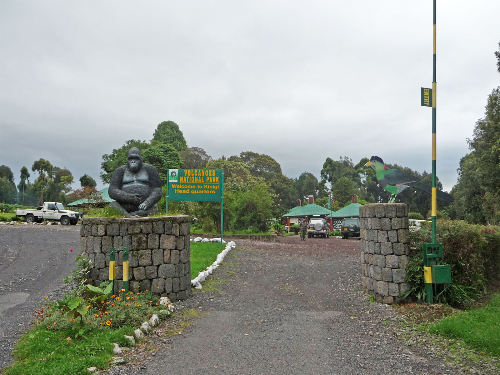 Ruanda Volcanoes National Park Einfahrt