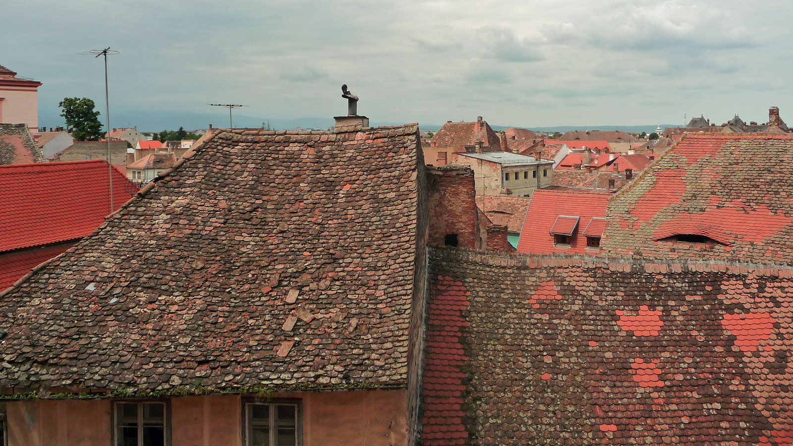 Rumänien Sibiu Altstadt schiefe Dächer