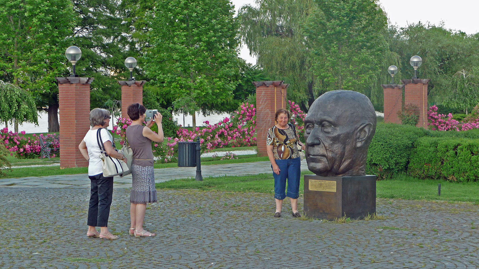 Bukarest Skulptur Adenauer