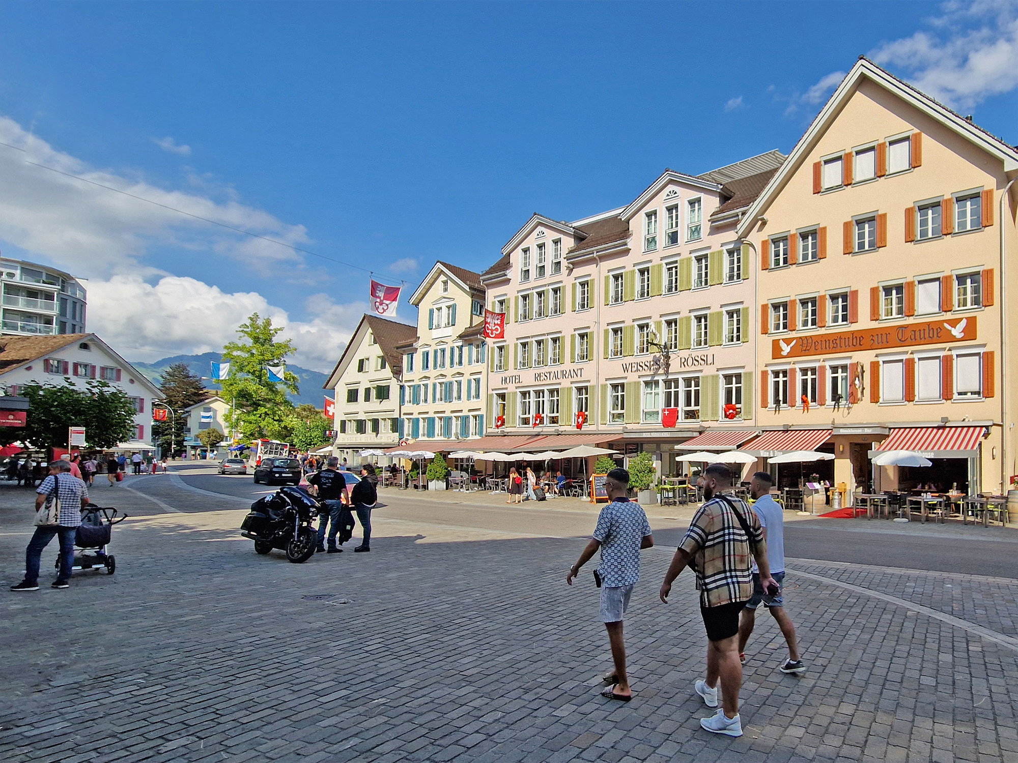 Brunnen Schweiz Dorfmitte Weisses Rössli