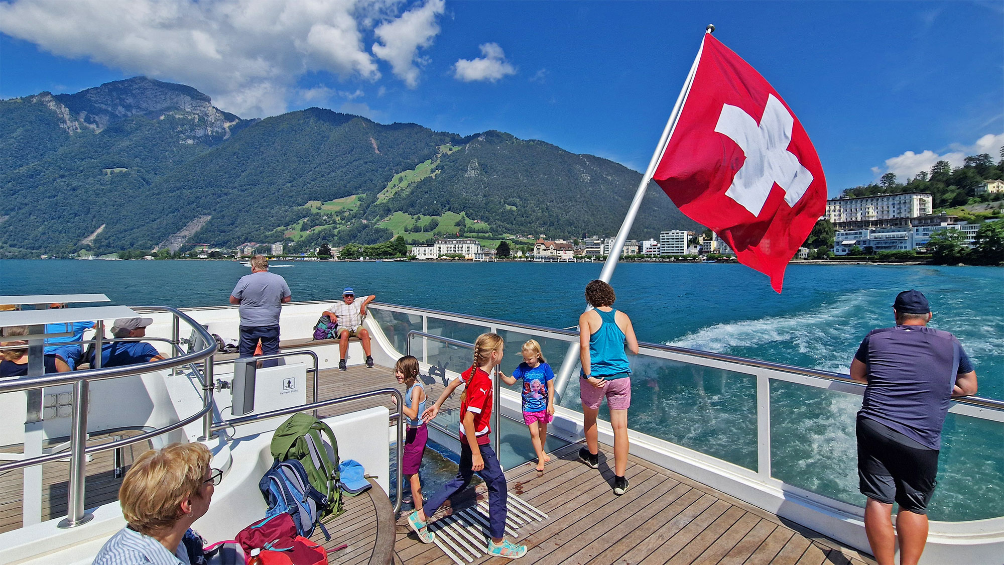 Brunnen Schweiz Seeufer Schiffstour