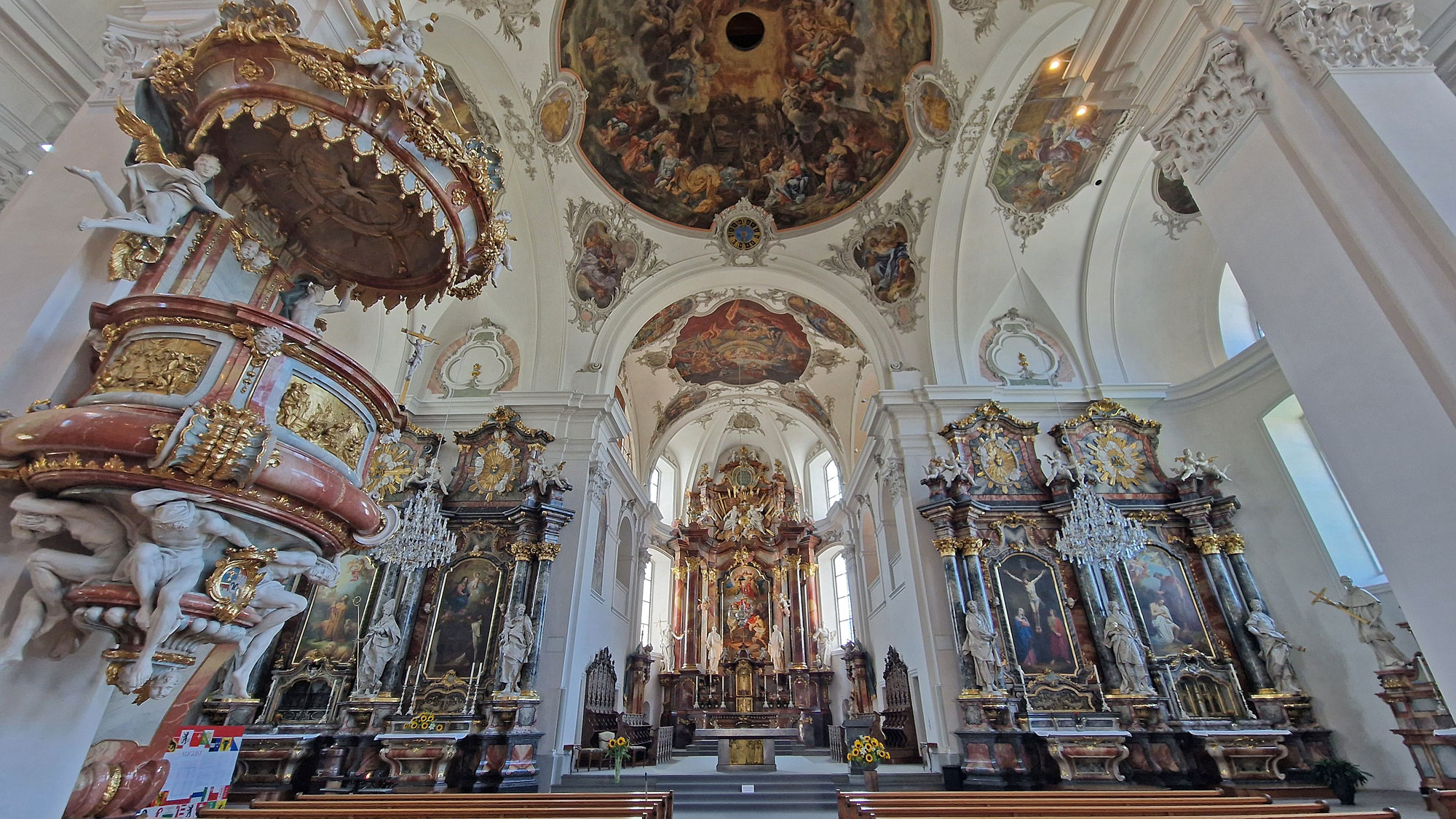 Schwyz Kirche St. Martin Innenaufnahme