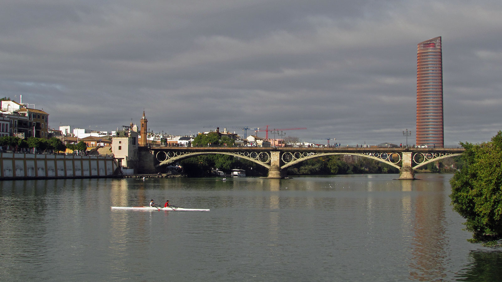 Sevilla Guadalquivir und Puente de Triana
