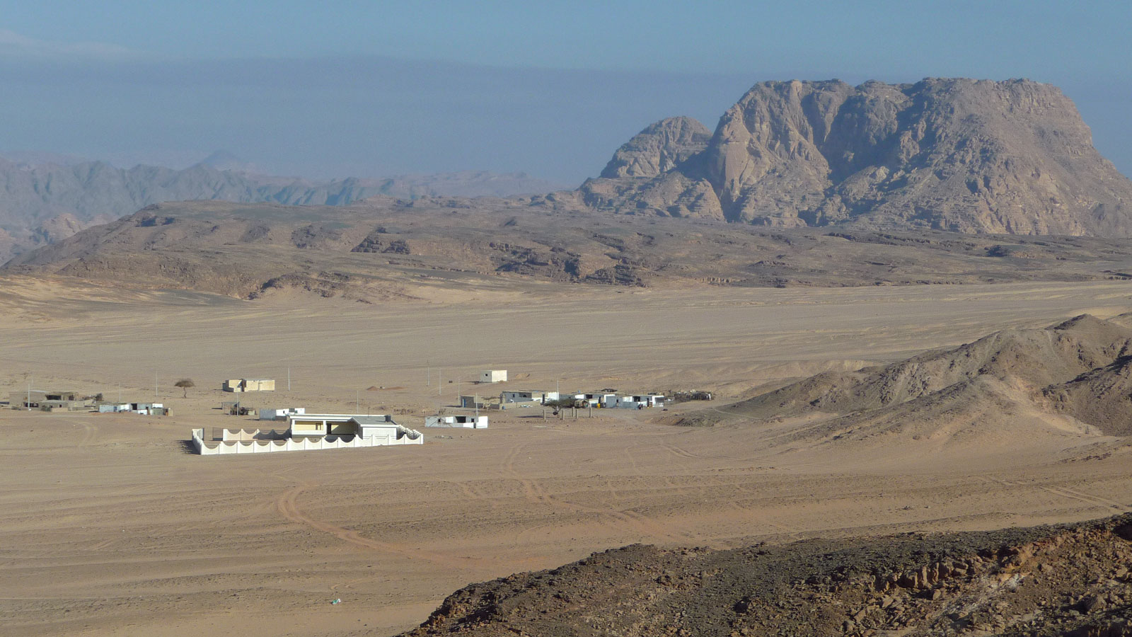 Sinai Wüste Siedlung von fern