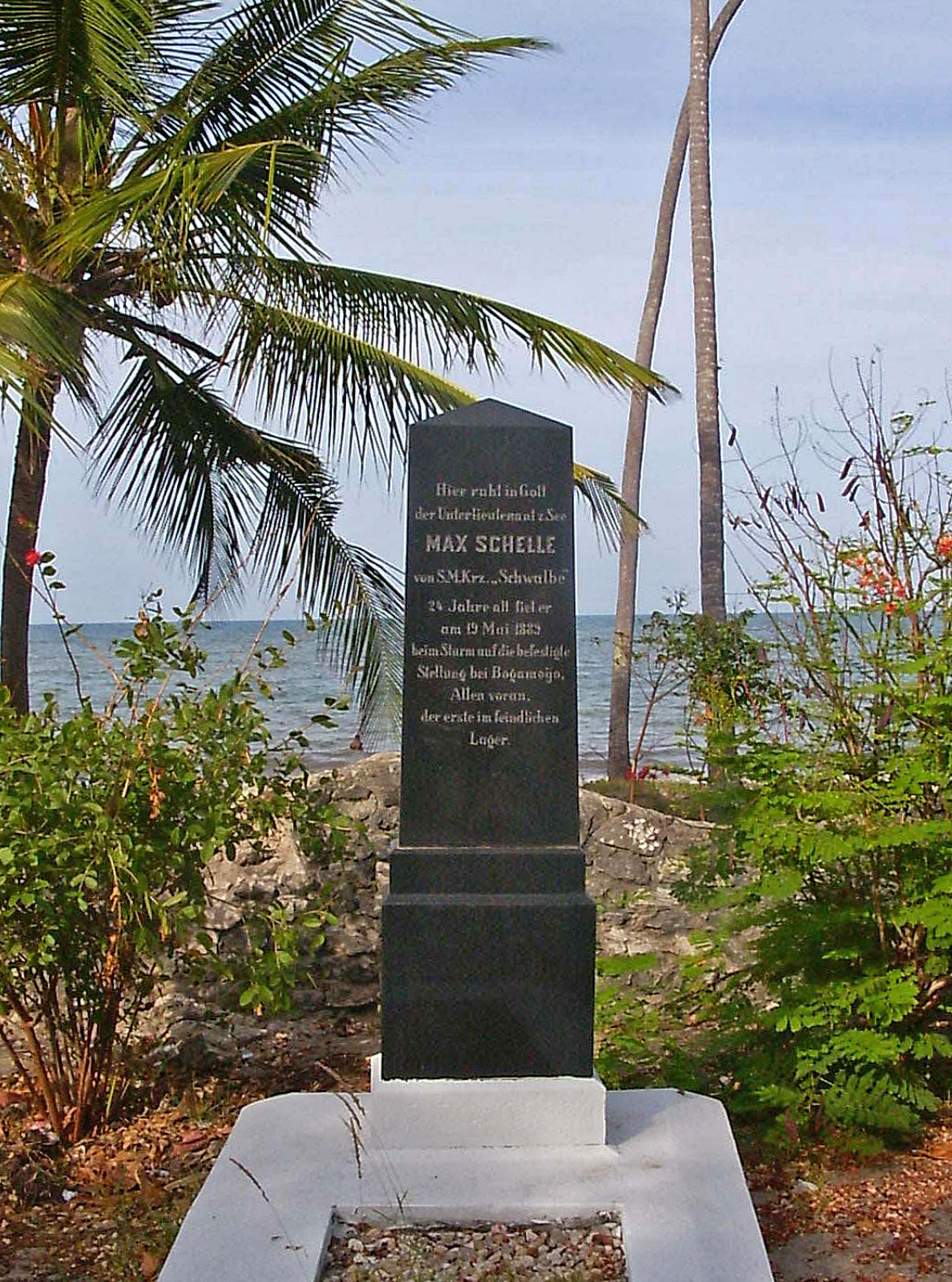 Tansania Bagamoyo Soldatenfriedhof Grabstein Max Schelle