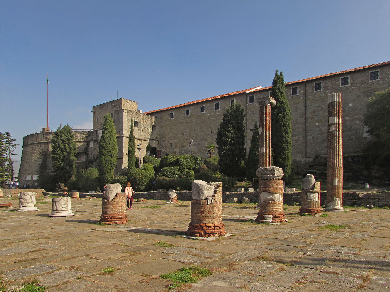 Triest Castello Dan Giusto außen