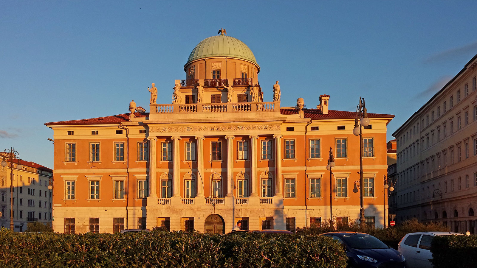 Triest Palazzo Carciotti Sonnenuntergang
