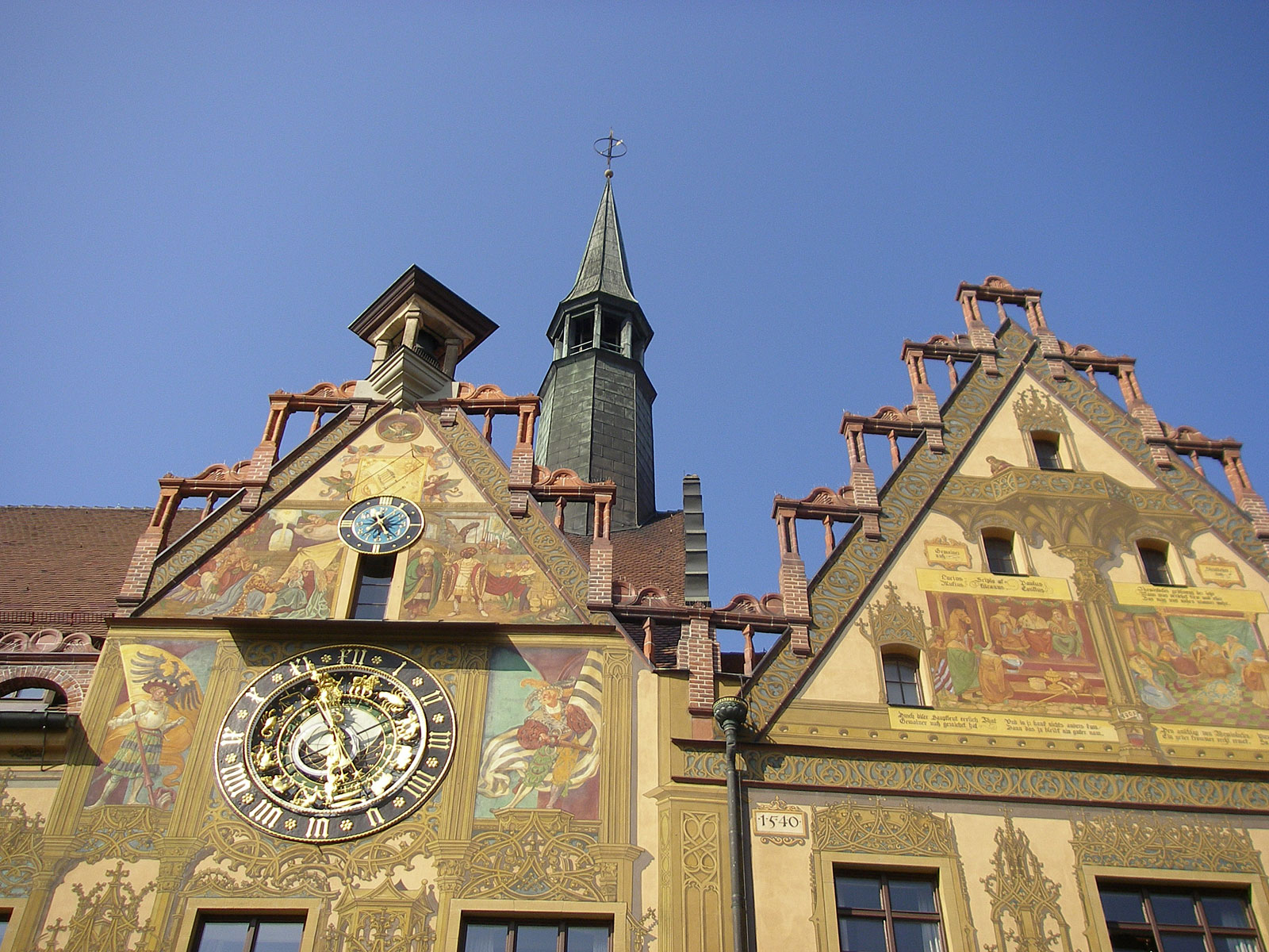 Ulm Rathaus nah Sonnenuhr