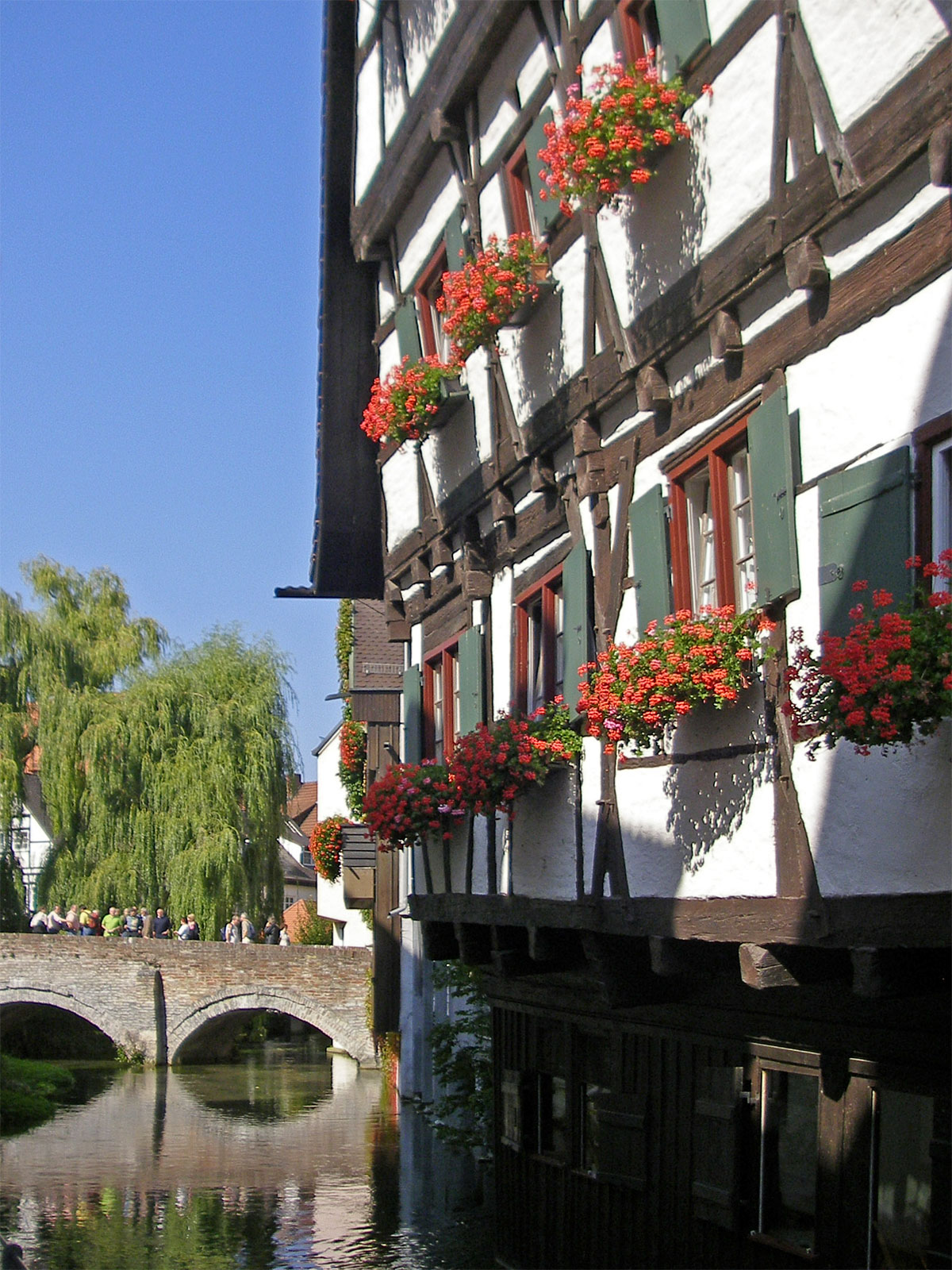 Ulm Fischer und Gerberviertel Fachwerkhaus mit Geranien