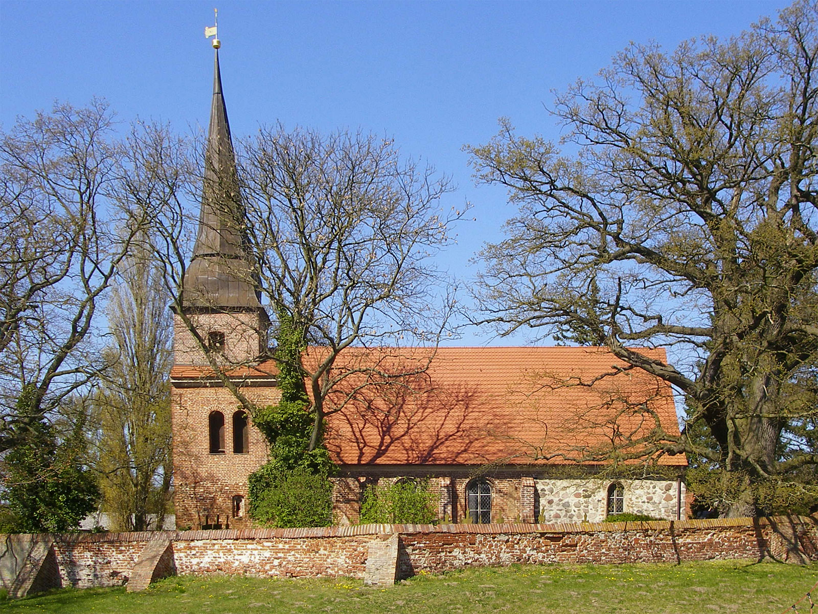 Usedom Mellenthin Kirche außen