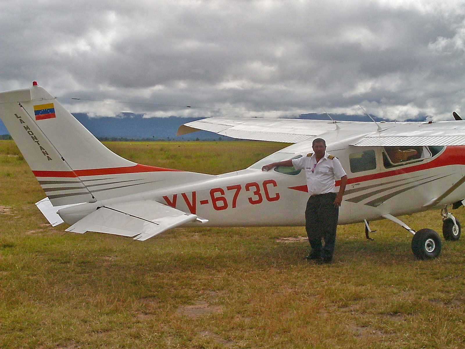 Venezuela Ciudad Bolivar Flugplatz Cessna mit Pilot