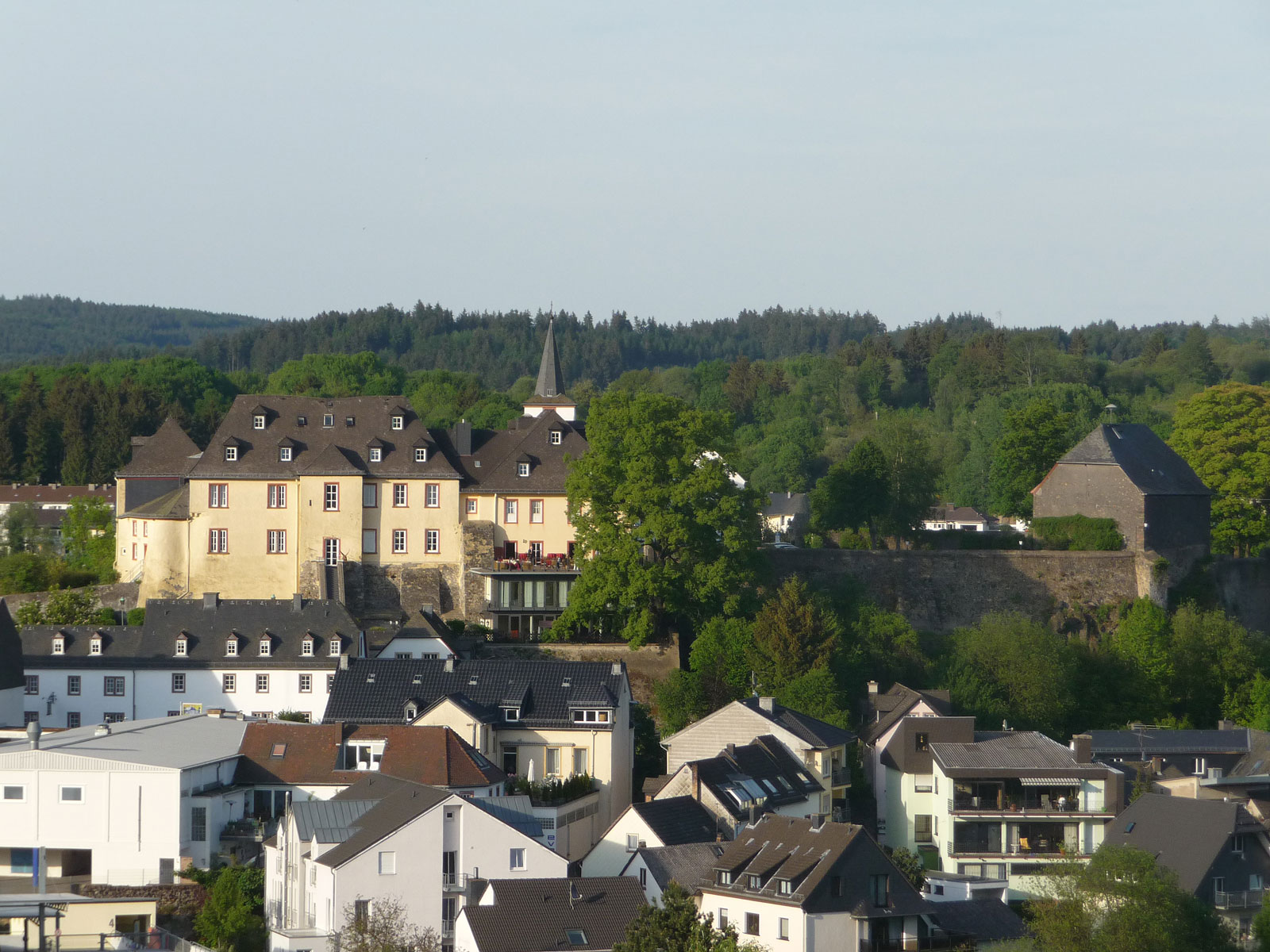 Vulkaneifel Daun Kurfürstliches Amtshaus von fern