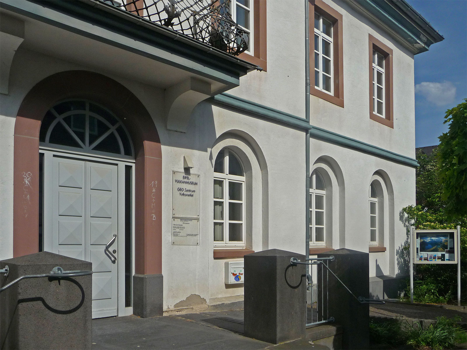 Vulkaneifel Daun Vulkanmuseum außen