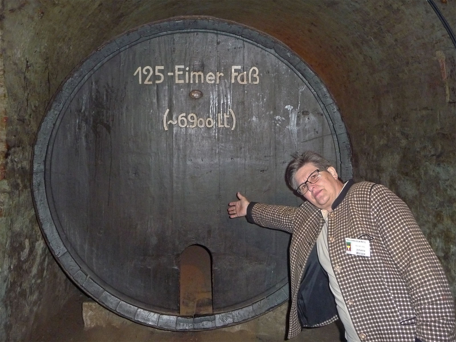 Weinviertel Retz Kellerführung Riesenfass Johanna Wieser