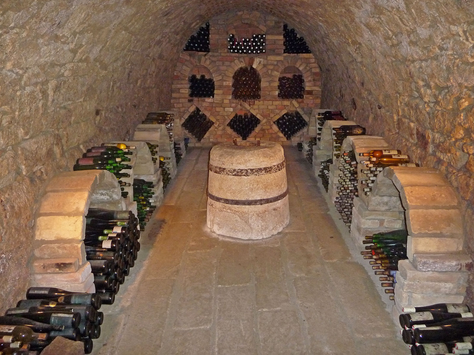 Weinviertel Retz Weinkeller Weinflaschenlager