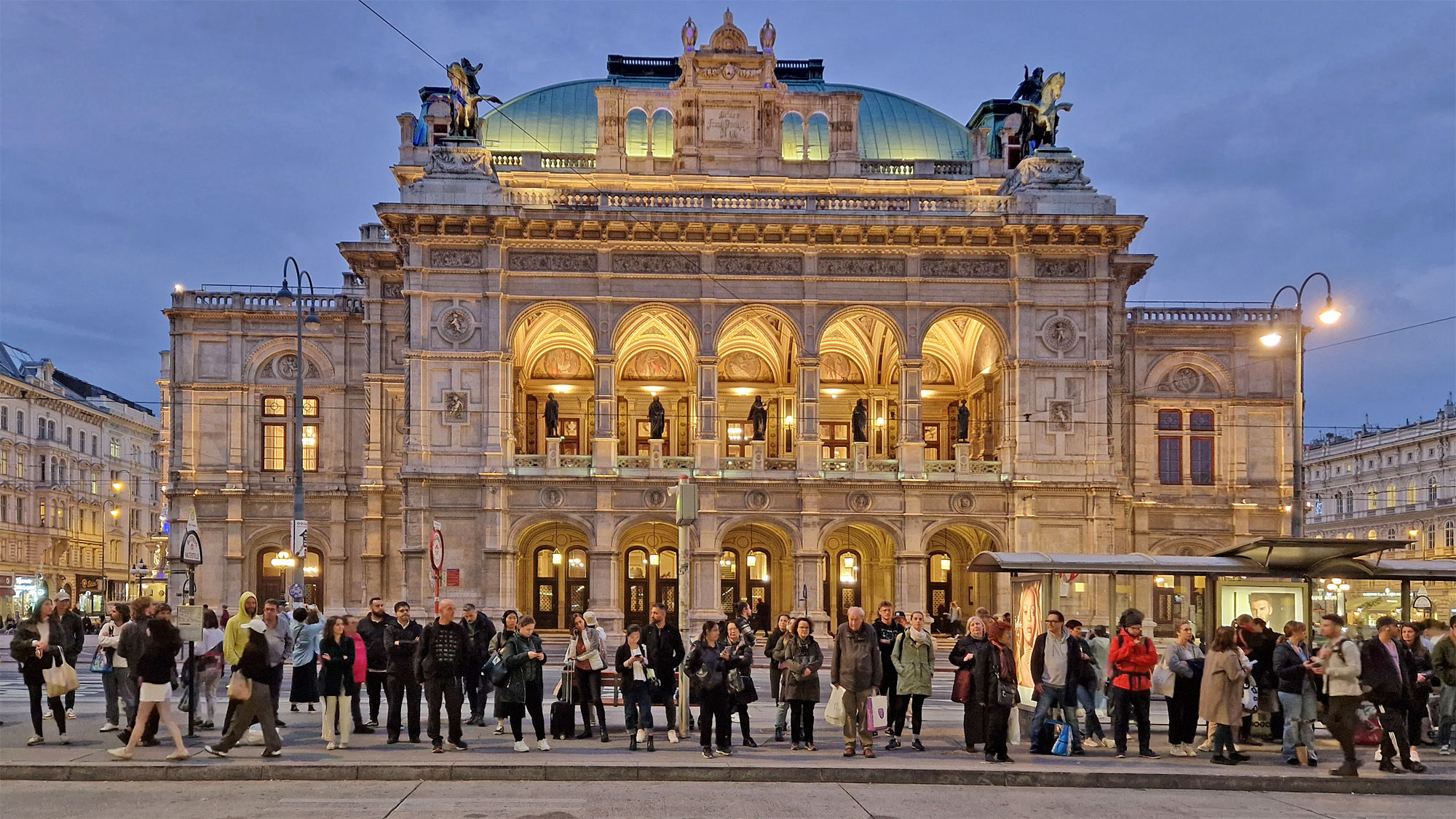 Wien Staatsoper Abendlicht