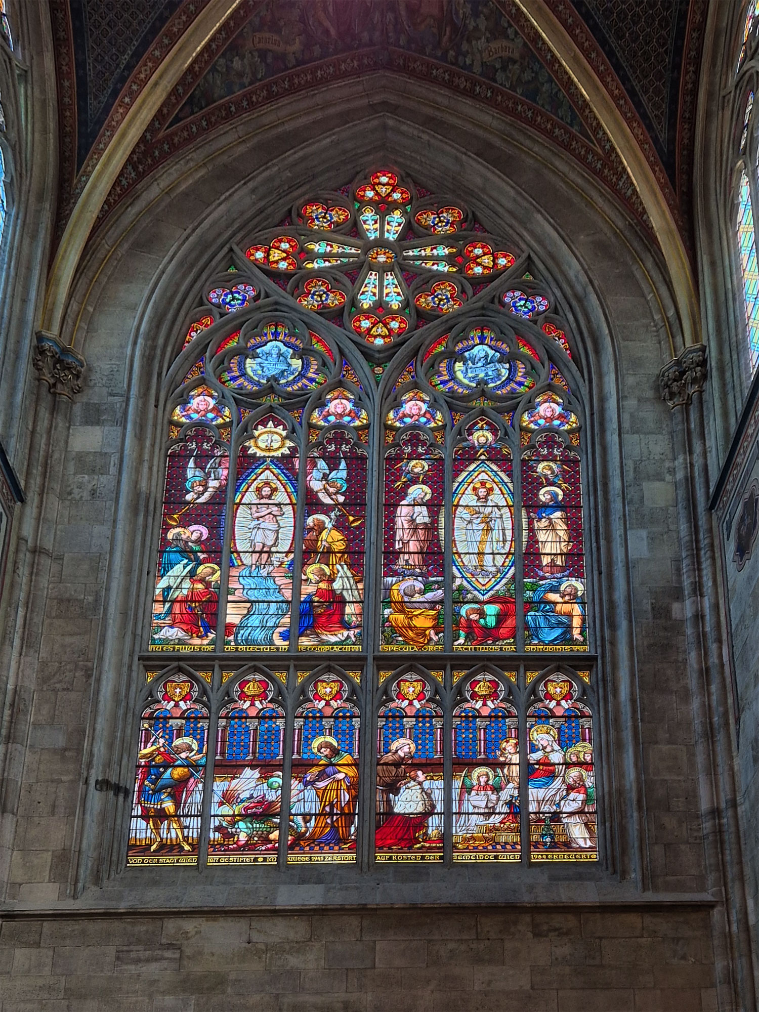 Wien Votivkirche Buntglasfenster