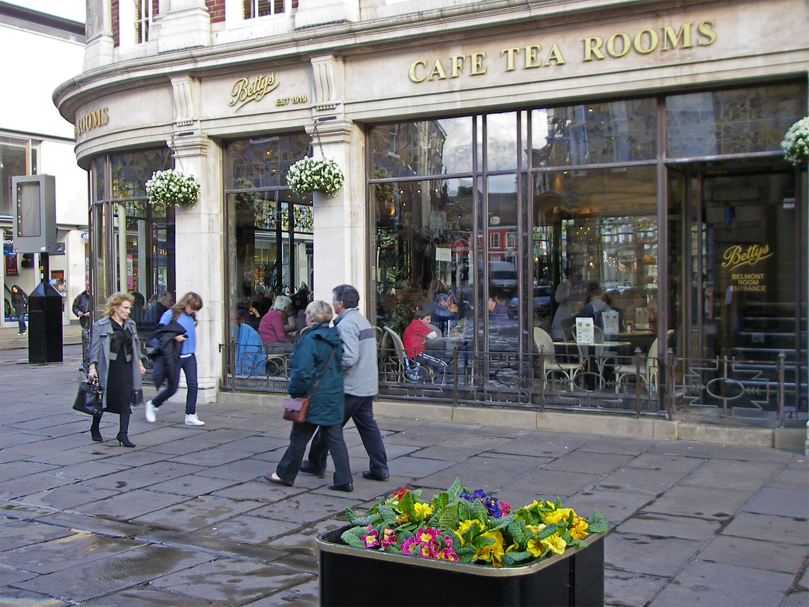 York Betty's Cafe and Tearooms außen