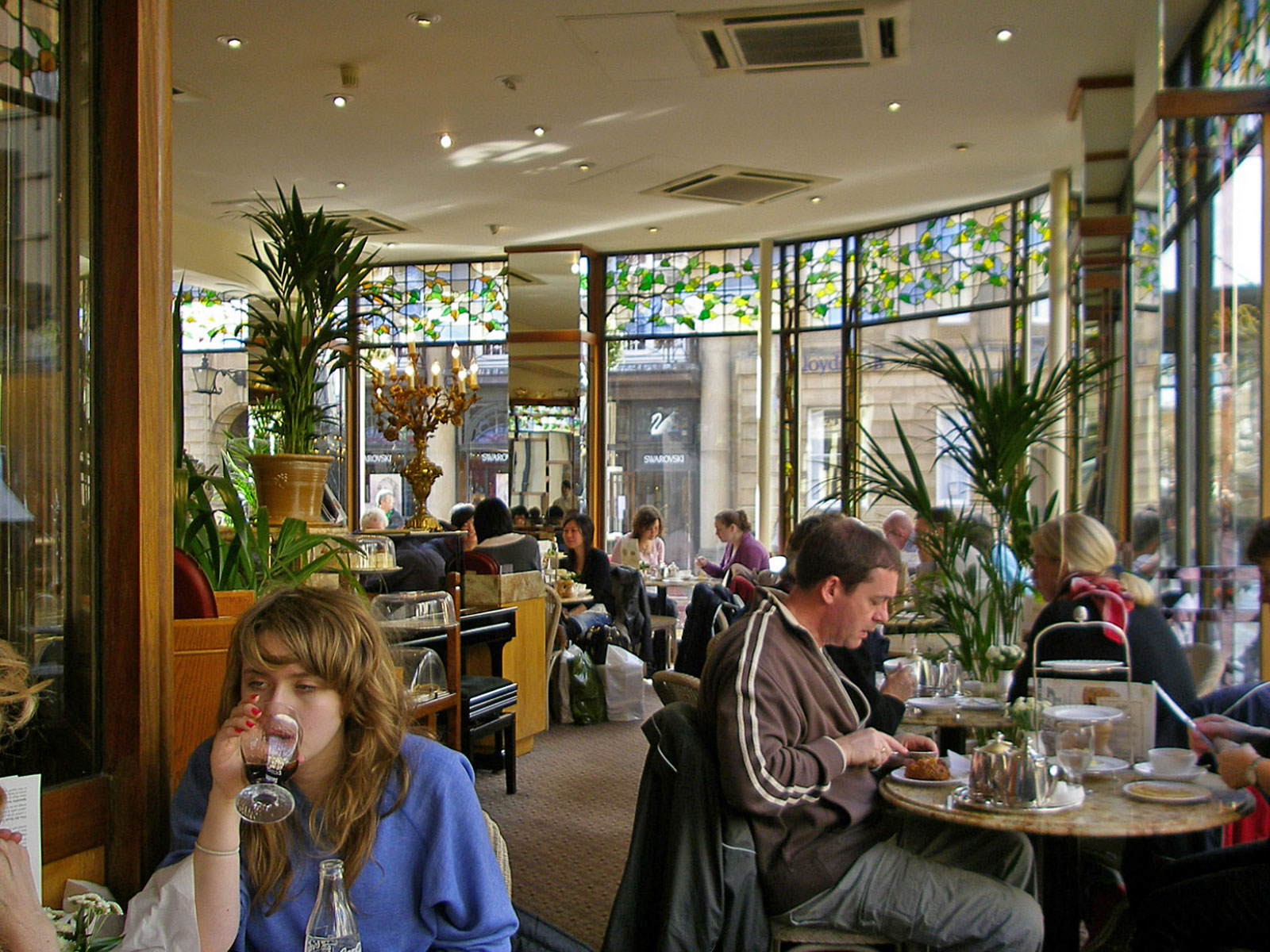 York Betty's Cafe and Tearooms innen