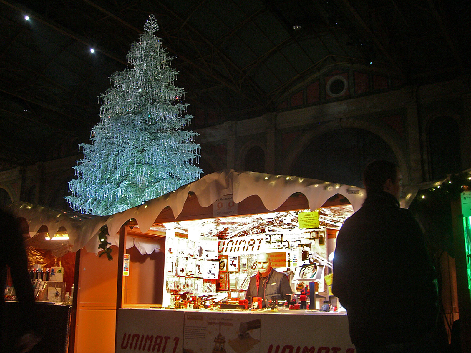 Zürich Hauptbahnhof Weihnachtsmarkt Bude mit Kunsthandwerk