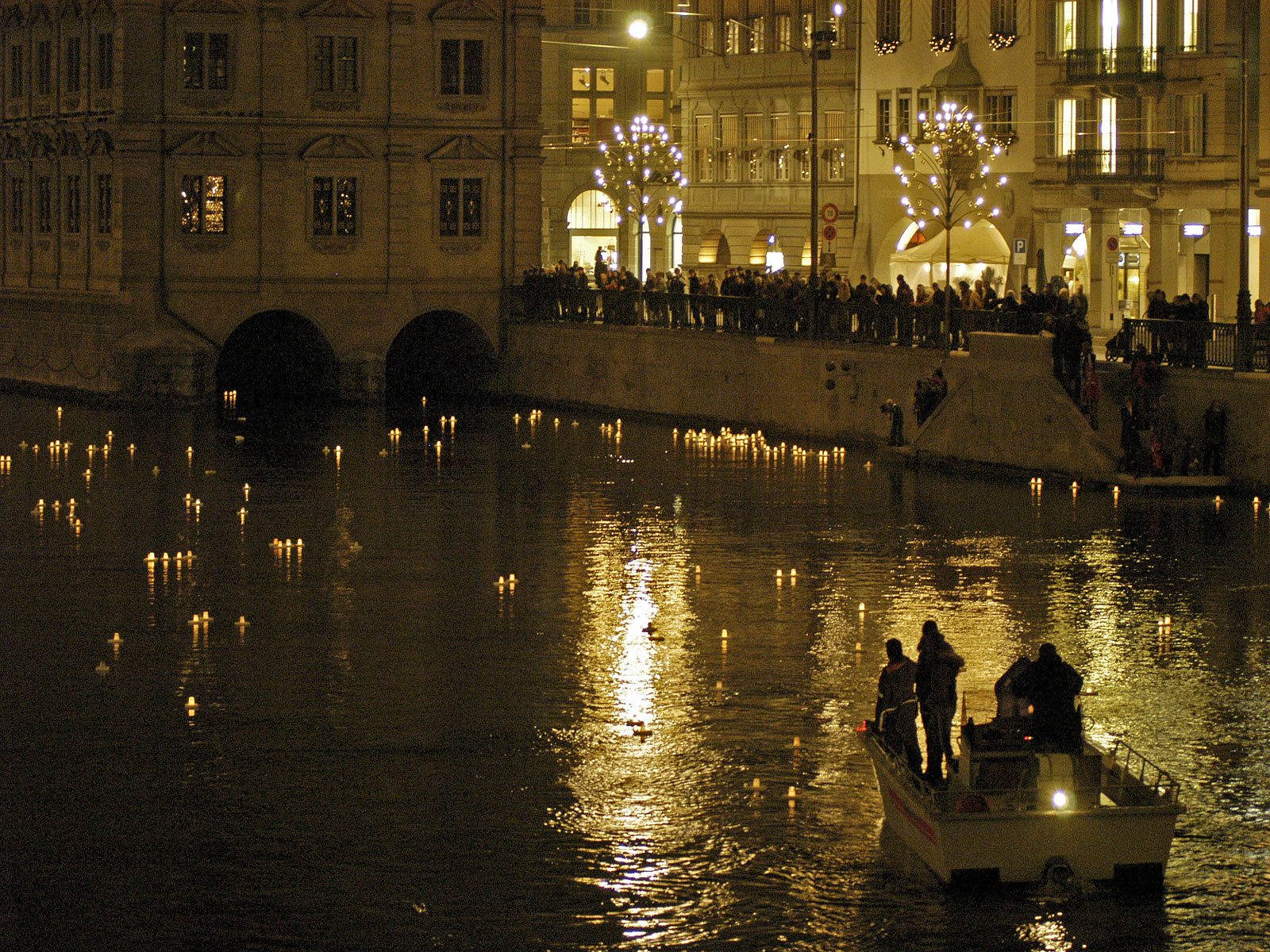 Zürich Limmat Lichterschwimmen Advent