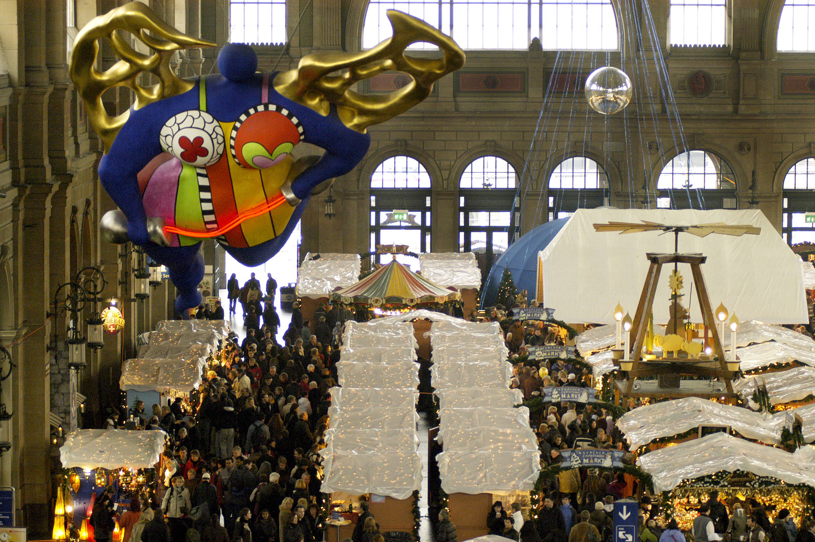 Zürich Hauptbahnhof Weihnachtsmarkt von oben