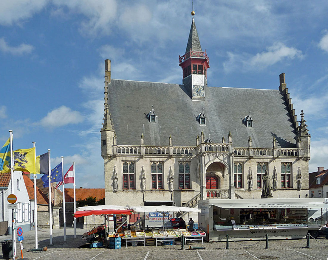 Rathaus von Damme in Flandern