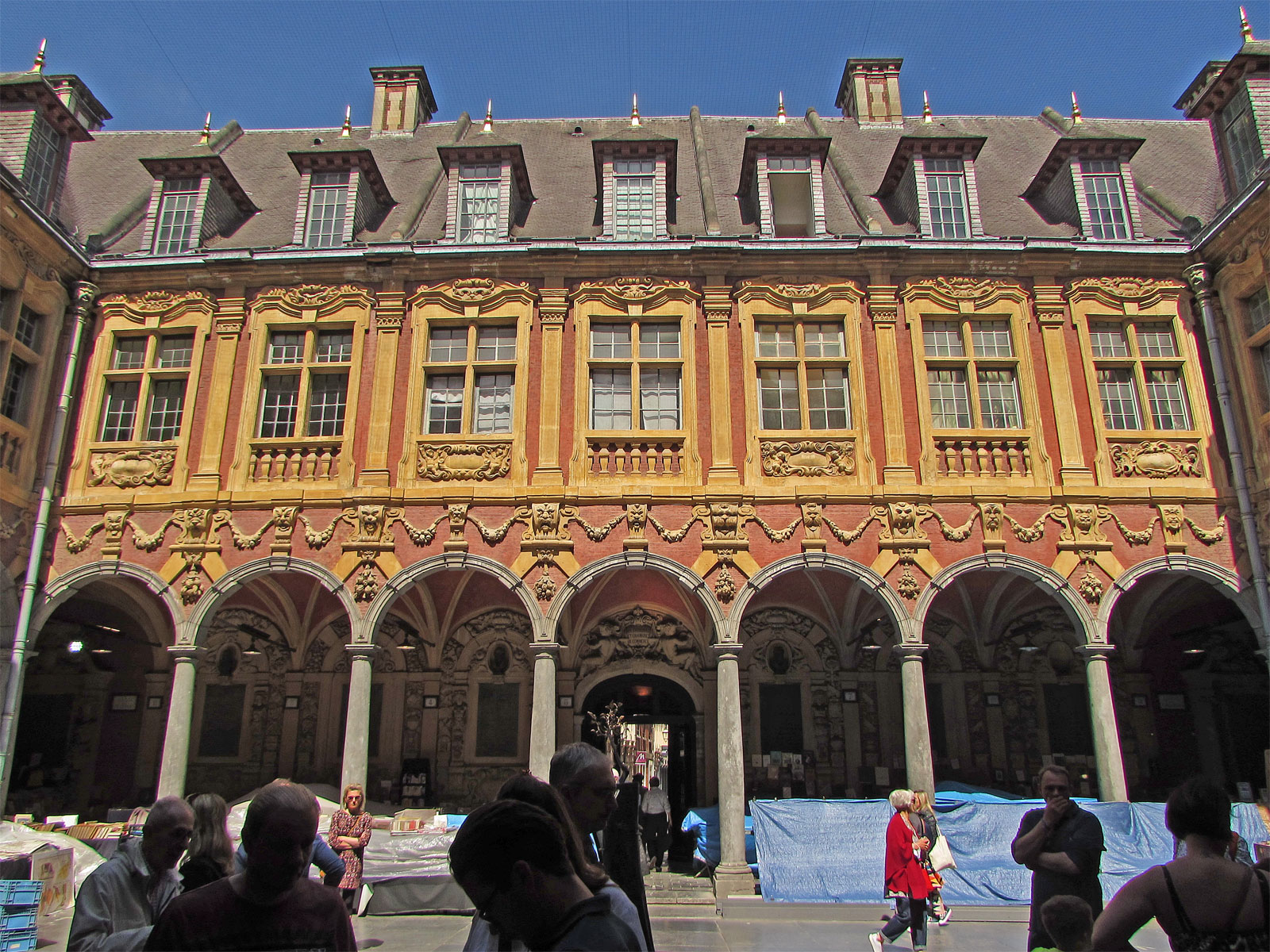 Lille Börse Innenhof