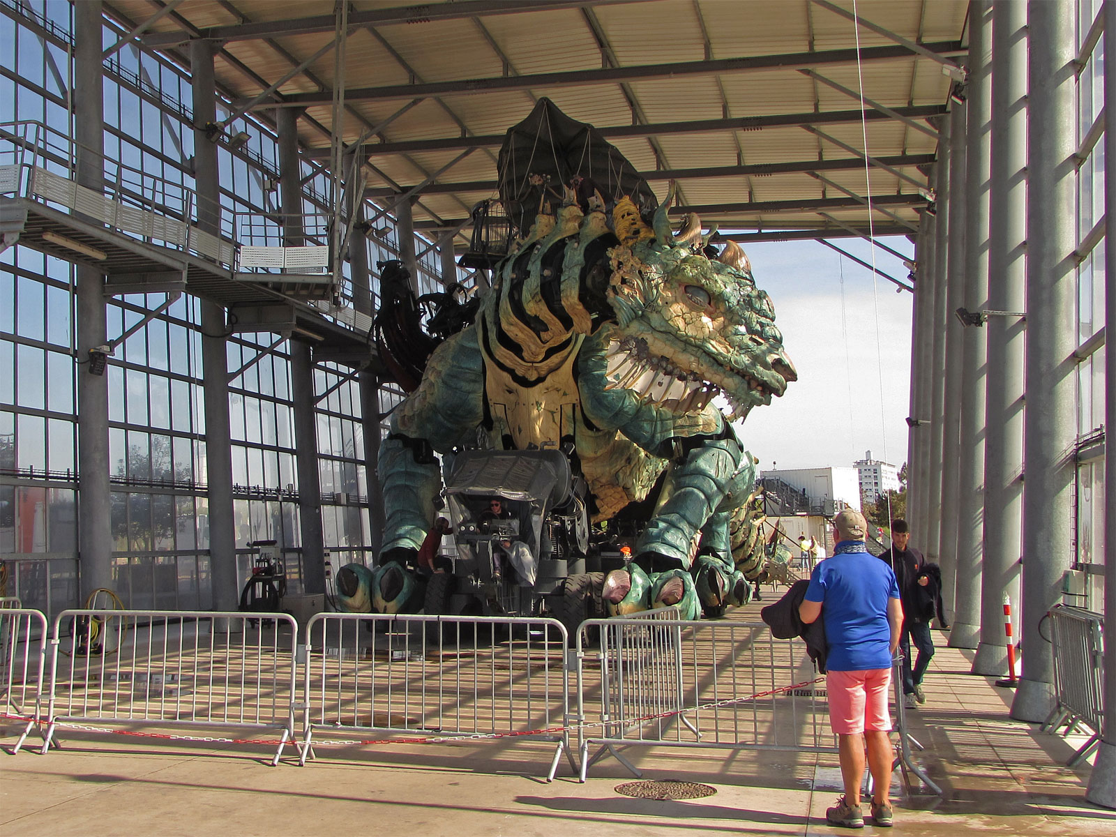 Calais Drache Garage