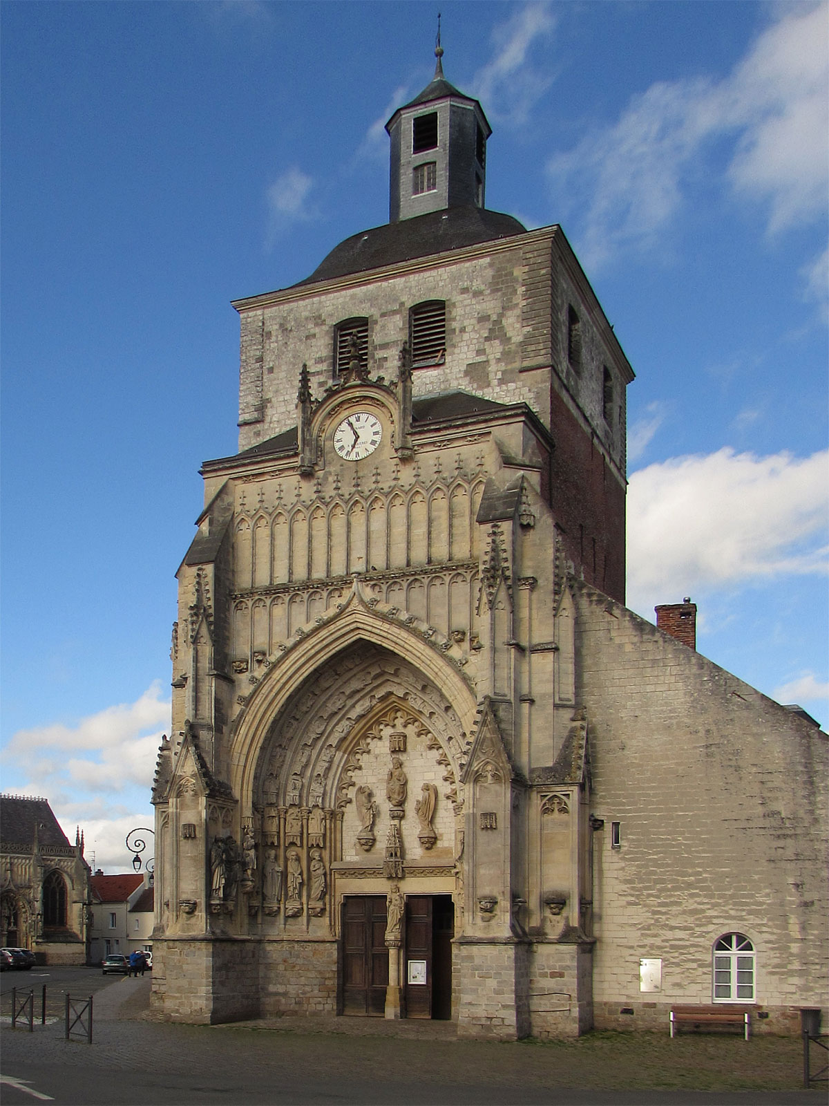 Montreuil-sur-Mer St. Saulve Kirchturm