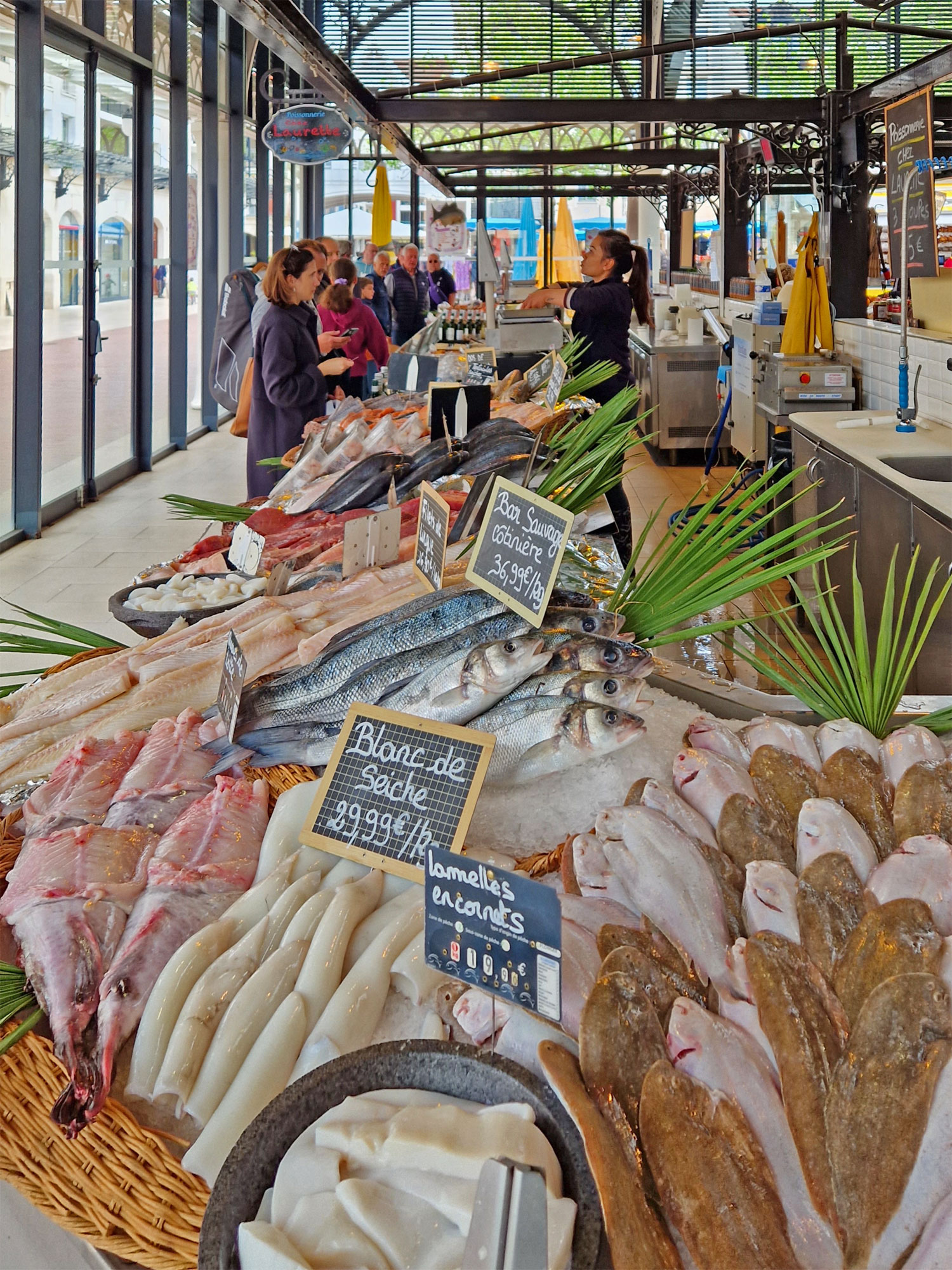 Arcachon Markthalle innen