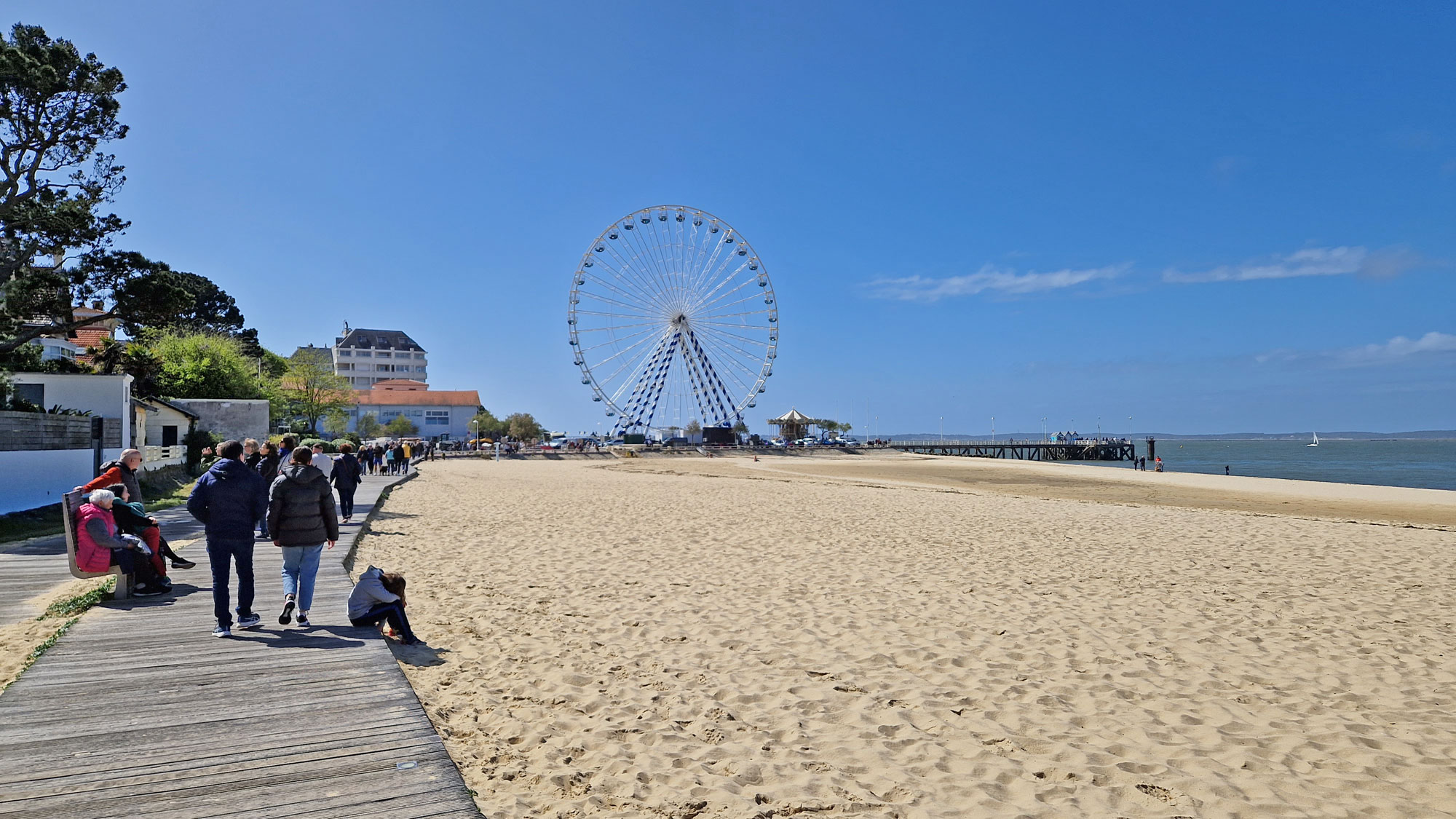 Arcachon Strand und Riesenrad von Osten