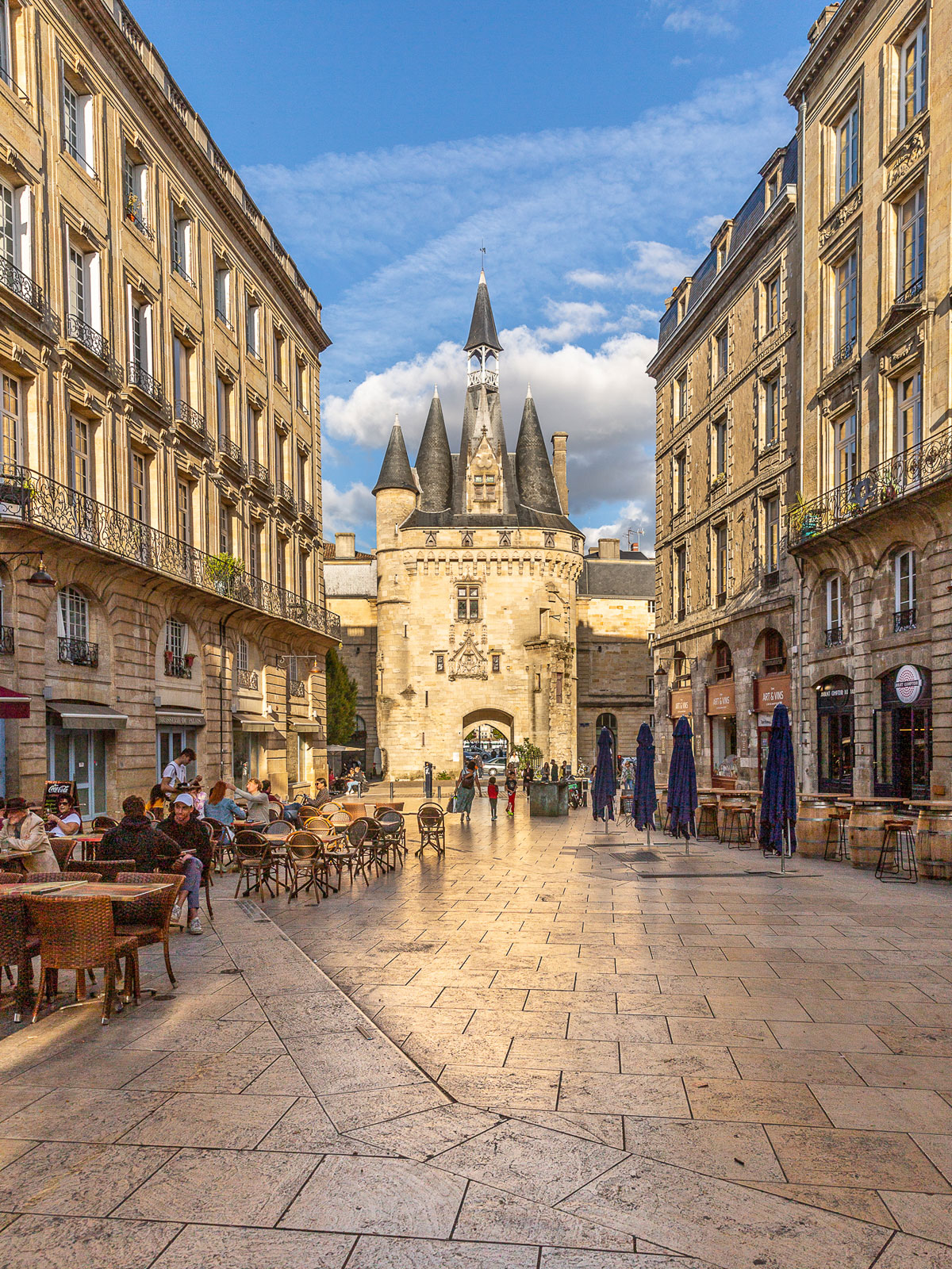 Bordeaux Porte Cailhau Place du Palais