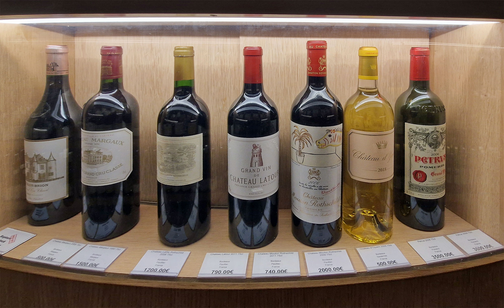 Bordeaux Cite du Vin Vinothek Chateau Petrus