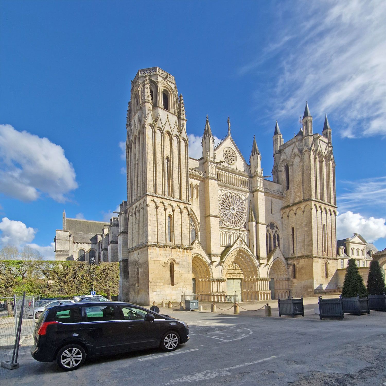 Poitiers Kathedrale außen