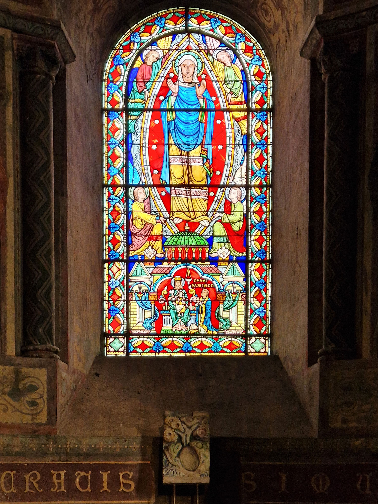 Poitiers Notre Dame la Grande Buntglasfenster