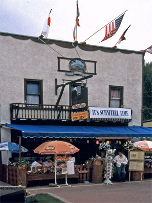 British Columbia Kimberley Platzl mit Gasthaus außen